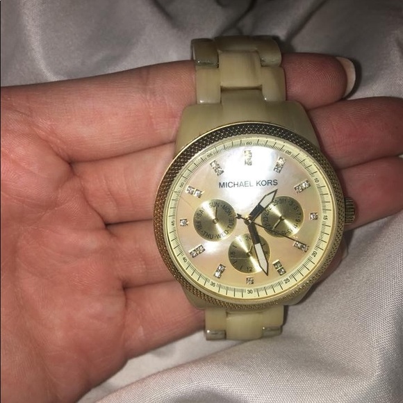 Michael Kors Watch - Picture 3 of 8